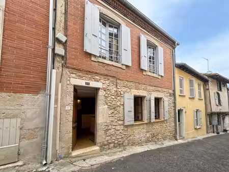 lectoure  centre historique  maison de ville de plus de 80 m2 habitables