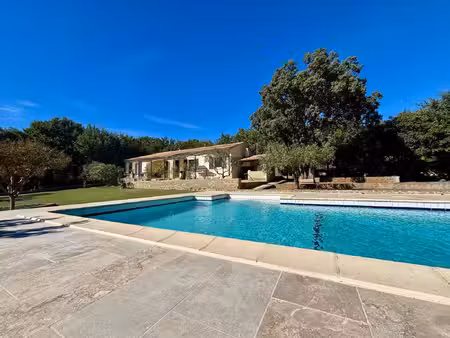 grignan- villa avec vue et piscine sur un terrain de 2 500 m2