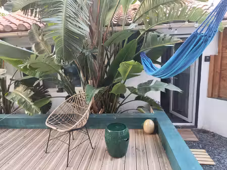 un bien rare  esprit maison  au cœur de la ville et à proximité immédiate du port !