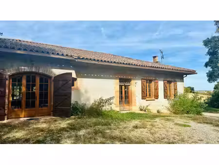 belle maison ancienne restaurée avec une grange