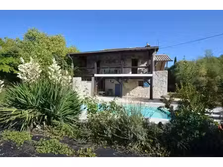 propriété en pierre avec deux gîtes sur environ 2 5 hectares  à seulement 10 km de...