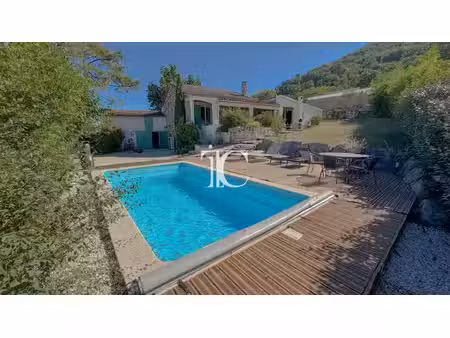 maison ancienne de caractère avec piscine et garage