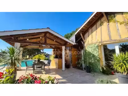 ? domaine d'exception avec gîtes et espace équestre à panjas (gers) ?