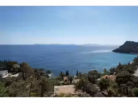 très belle propriété haut de gamme face à la mer et aux iles !