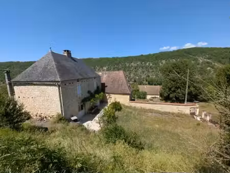 arthurimmo gourdon vous propose à la vente ce magnifique domaine de 441 m² sur 5 hectares.