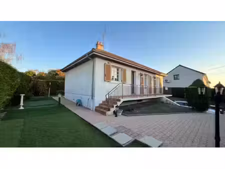 pavillon sur sous-sol et jardin.