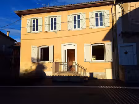 a vendre dans les hautes-pyrénées (65): située au cœur d'un charmant village  cette maison
