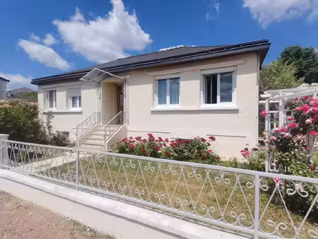 maison a deux pas du centre de bourgueil