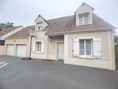 maison de 2014 avec 4 chambres et une véranda