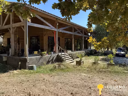 maison contemporaine en bois  3 chambres avec leur salle d'eau  jardin 3800 m2