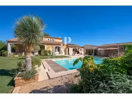 maison avec piscine - à pied du centre paradou