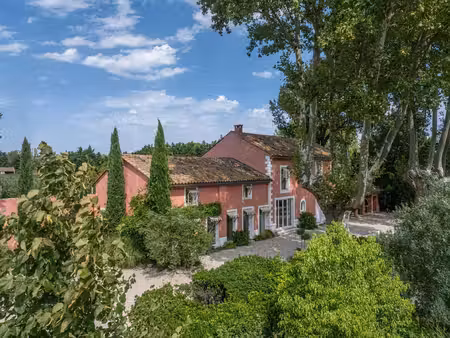 élégant mas provençal rénové au cœur des alpilles