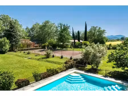 alpilles - propriété de 11 hectares avec 750m2 de bâti