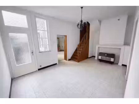maison mitoyenne 2 chambres avec grenier et cour à arques