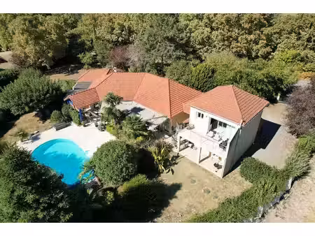 superbe villa de 204 m2 habitables avec piscine  terrain de 3500