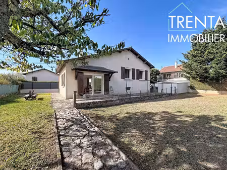 maison individuelle avec jardin arboré