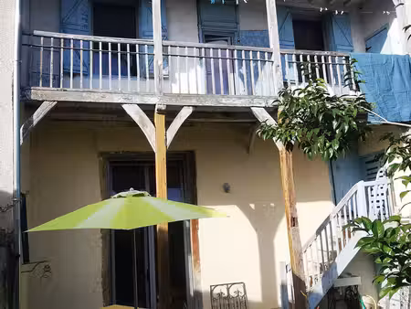 ancienne mirandaise rénovée au coeur de mirande