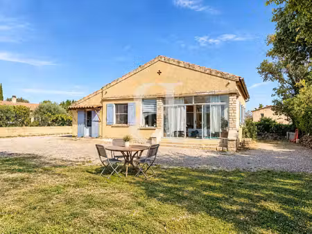 maison à vendre dans le village de cabrières d'avignon avec fo