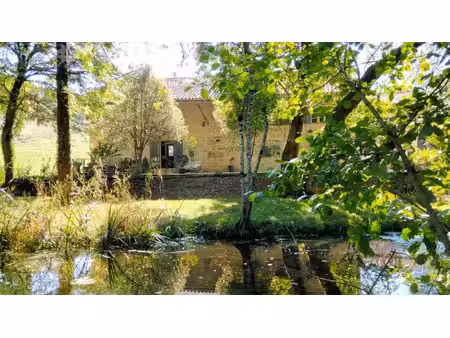 charmante maison en pierre de caractère avec granges et vue sur la rivière  proche...