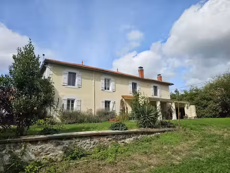 une remarquable demeure historique offrant espace  caractère et jardin en bord de...