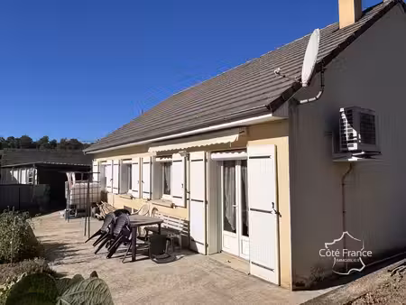 très charmante maison construite en 2008 avec jardin  située dans un lotissement  ayrens..