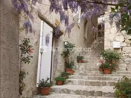callas : maison de village rénovée 3 pièces