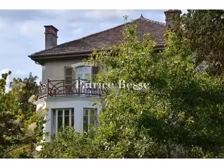 une maison des années 20 et son jardin paysager