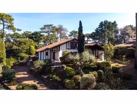 à 500 m du lac — villa basco-landaise de caractère avec piscine