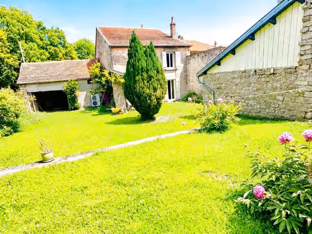 une maison en pierre prête à accueillir vos projets