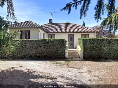 port sainte foy et ponchapt : maison à raffraichir avec dépendances et sous-sol