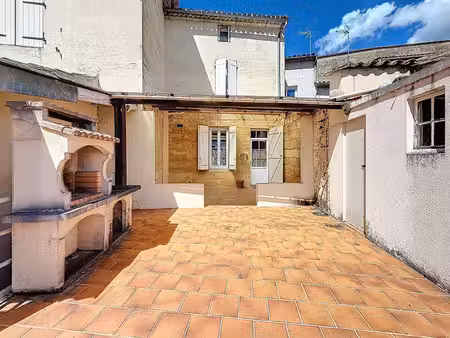 castillon la bataille : maison en pierre avec fort potentiel
