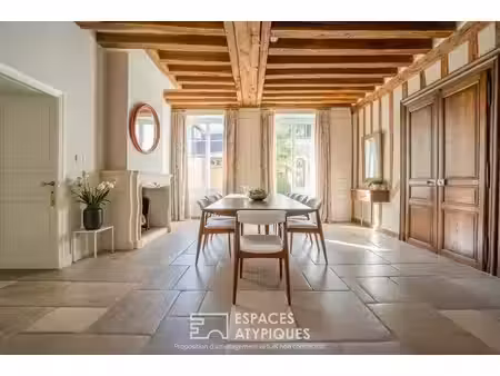 ancien relais de poste du xviiième siècle