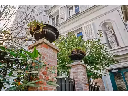 charmante maison en plein cœur de montmartre