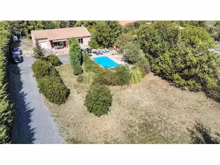 maison de plain-pied avec piscine sur 2 500 m² de terrain constructible – vinezac