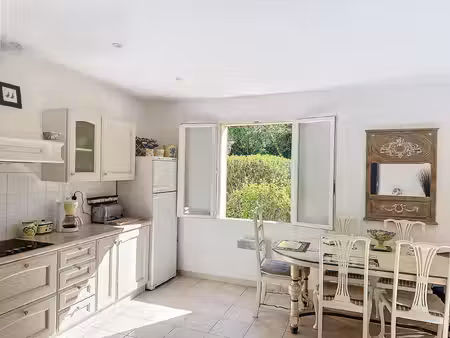 superbe apartement avec terrasse dans résidence avec piscine