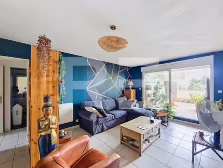 appt 3 pieces  terrasse  jardin  1 parking couvert  piscine
