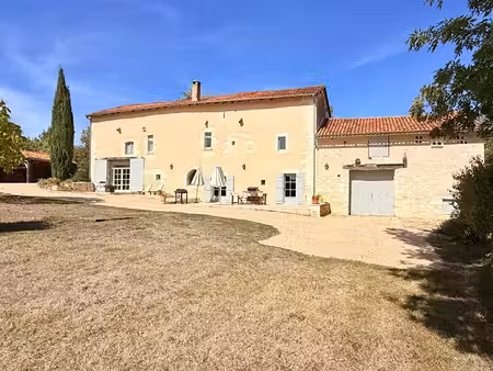 authentique maison forte des xiiie et xive siècles aux portes de brantôme