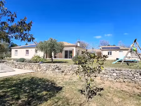 sud ardèche maison familiale 6 chambres avec piscine  terrain 1500 m2  dépendance et fort.