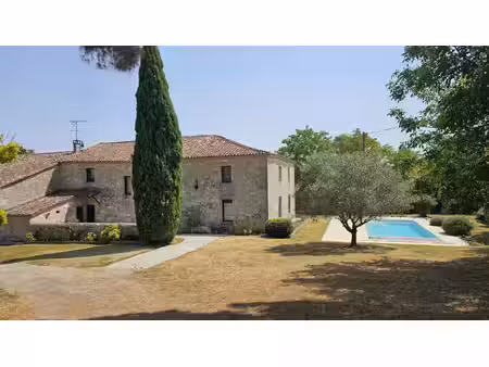 propriété de caractère avec vue panoramique domaine rénové au cœur de la nature