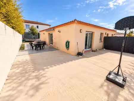 vend villa de plain pieds 3 chambres  garage  jardin  grande pièce de vie à béziers