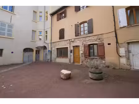 a vendre - bureaux ou appartement 2 pièces chasselay 33 m2
