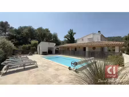 villa à vendre à garéoult avec piscine et appartement indépendant
