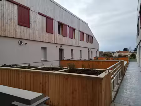 appartement t2 en duplex de 43 m2 avec balcon et parking  bè