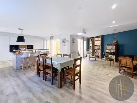 exclusivité - maison de ville avec pation - t4 110 64 m² avec patio de 16 m²  trois chambr