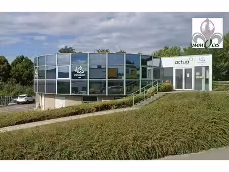 local commercial de 76 60 m² avec 3 places de parking