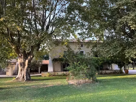 bastide provençale restaurée à vendre à pernes les fontaines avec un parc arboré  une pisc