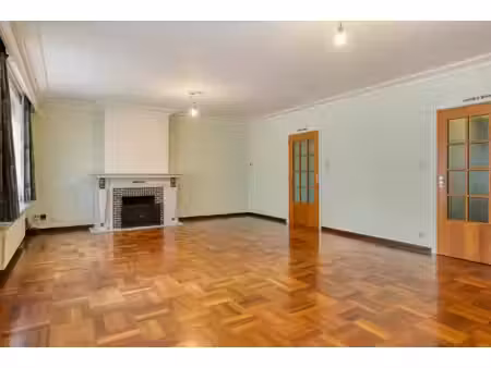 uitzonderlijk ruim appartement te koop in hartje kortrijk
