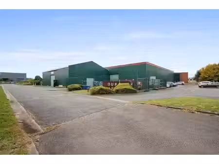 entrepôt et bureaux à vendre à tubize sur un terrain 7.310m²