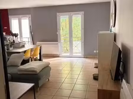 location appartement 3 pièces à chambray-lès-tours (37170) : à louer 3 pièces / 62m² chamb