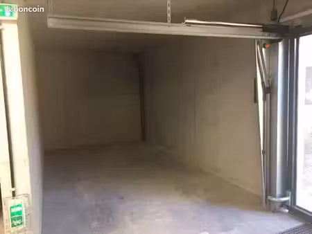 box ouvert en sous-sol